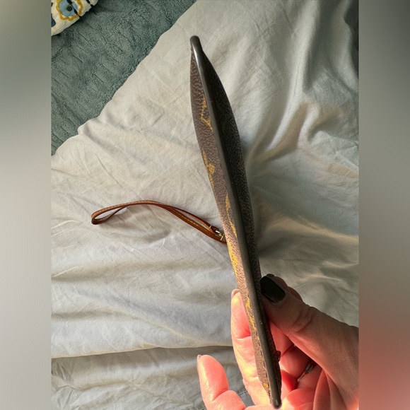 Louis Vuitton pouchett/ wristlet - Picture 8 of 9